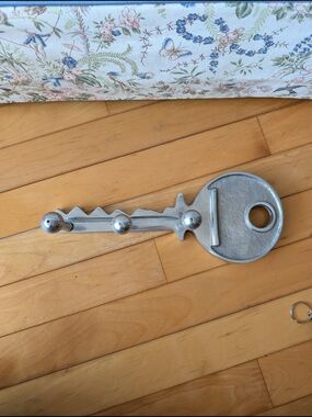 Vtg Metal Key Wall Hook